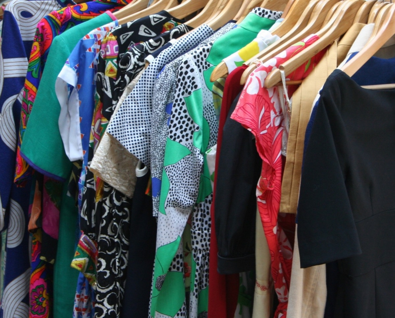 ecommerce-FONTAN-min_dresses_apparel_clothing_clothes_clothes_hangers_wooden_hangers_retail_shop_closet-1149845